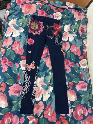 Leggings estampados con pedrería