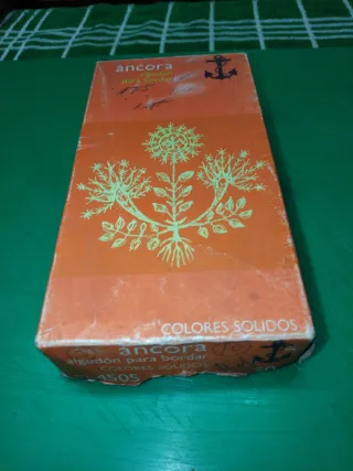 Caja de 10 hilos de algodón Áncora para bordar