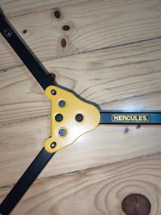 Supporto Hercules per 2 trombe e flicorno