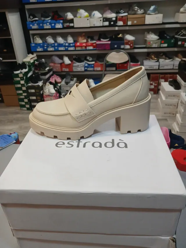 Mocassins bege feminino Estrada tamanho 40 e 39