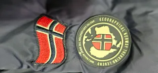 Plumas mujer con capucha