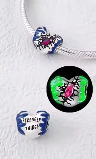 Charm Corazón Stranger Things