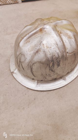 Casco de seguridad industrial antiguo