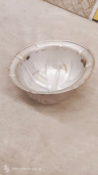 Casco de seguridad industrial antiguo