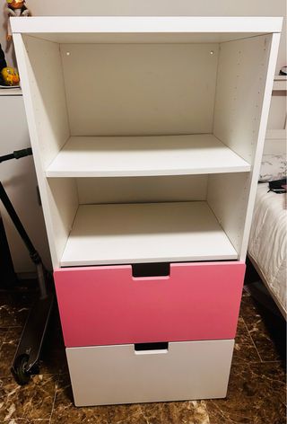 Mueble infantil blanco con cajones rosa