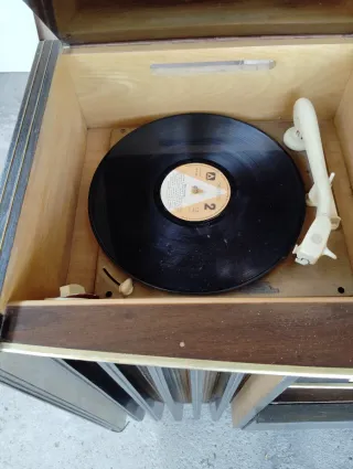 Equipo de Música Vintage Radio Tocadiscos y Cinta