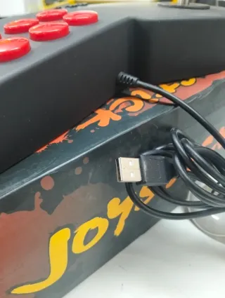 Joystick Arcade Negro con Botones Rojos