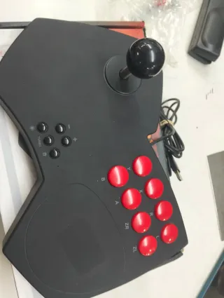 Joystick Arcade Negro con Botones Rojos