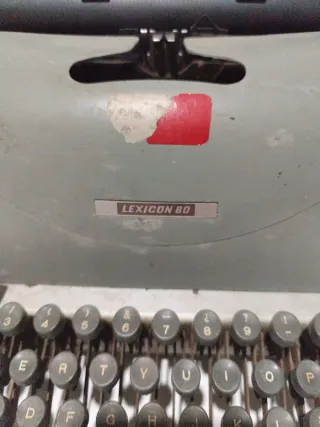 Máquina de escribir Hispano Olivetti Lexicon 80