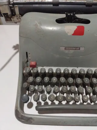 Máquina de escribir Hispano Olivetti Lexicon 80