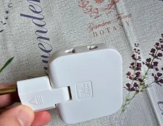 Adaptador triple enchufe plegable