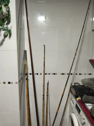 Antiguas cañas de pescar de bambú