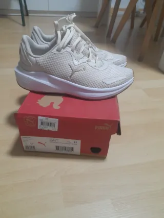 Zapatillas Puma Beige y Dorado