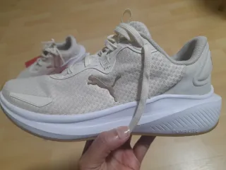 Zapatillas Puma Beige y Dorado