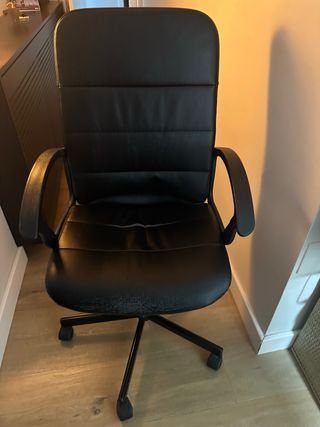 Silla de oficina negra