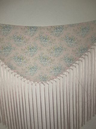 Mantoncillo niña florecitas rosa