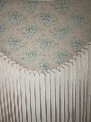 Mantoncillo niña florecitas rosa