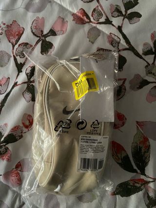Bolso Nike 1L Beige