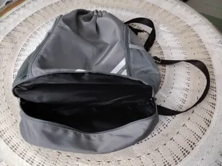Mochila deportiva gris