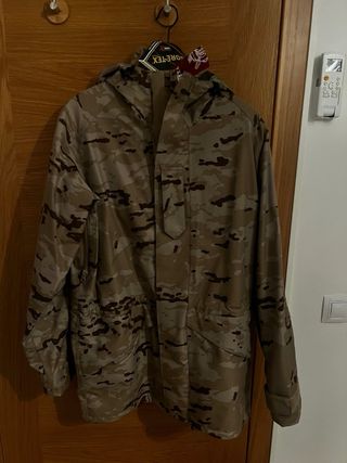 Chaqueta Gore-Tex árida nueva