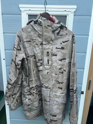 Chaqueta Gore-Tex árida nueva