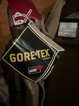 Chaqueta Gore-Tex árida nueva