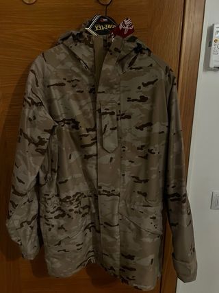 Chaqueta Gore-Tex árida nueva