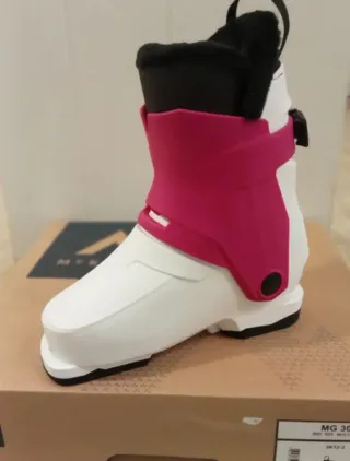 NUEVO. Botas de esquí niña Talla 36