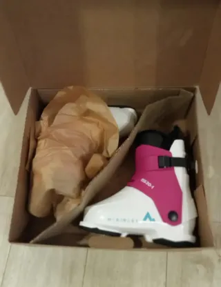 NUEVO. Botas de esquí niña Talla 36