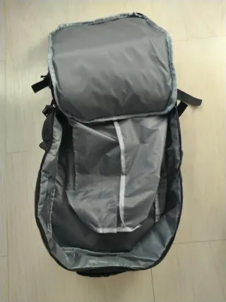 Mochila de cabina negra y verde