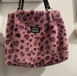 Bolso peluche rosa estampado corazones