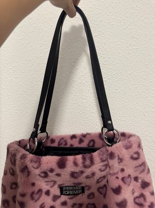Bolso peluche rosa estampado corazones