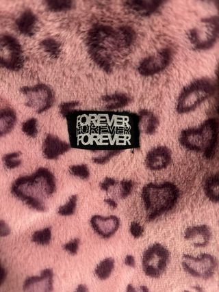 Bolso peluche rosa estampado corazones