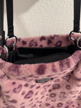 Bolso peluche rosa estampado corazones