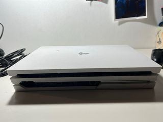 Ps4 Pro + Mando, Cables y Juego