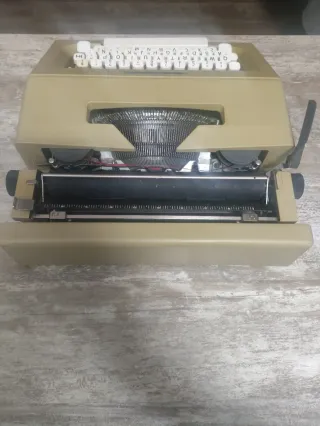 Olivetti Lettera 25 con funda original