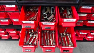 Lote de bombines con entallas organizadas