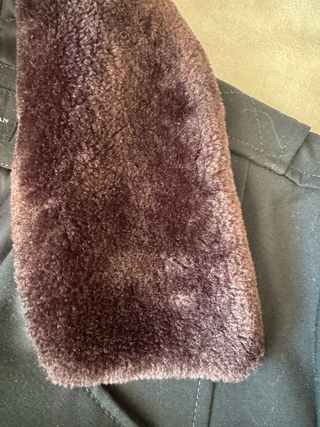 Abrigo Zara Negro con Cuello Peludo