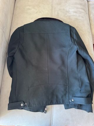 Abrigo Zara Negro con Cuello Peludo