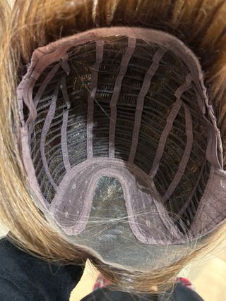 Peluca oncologica pelo sintético castaño claro