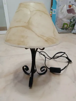 Lámpara de mesa noche metal y papel
