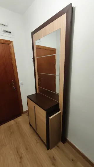 Mueble de entrada con espejo