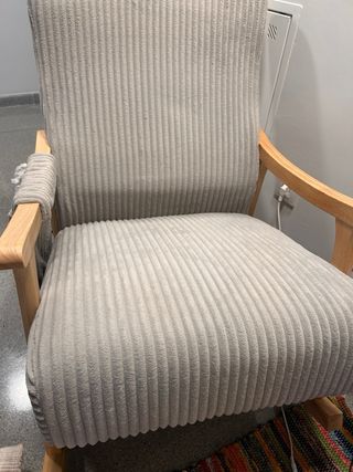 Mecedora cómoda,tela suave.Ventaja: ya montada!