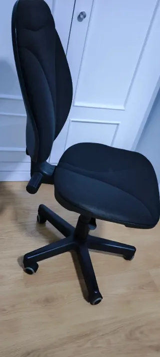 Silla giratoria con ruedas