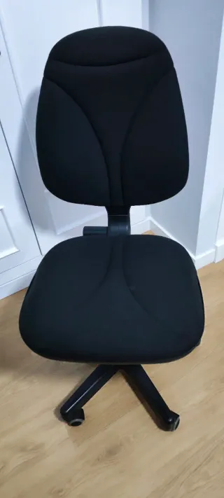 Silla giratoria con ruedas