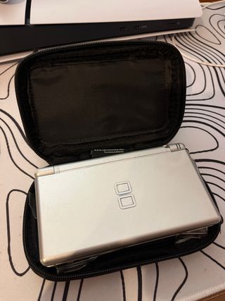 Nintendo DS Lite Plata con juegos,funda y cargador