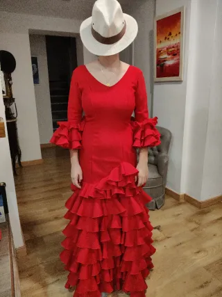 Traje de flamenca rojo con volantes
