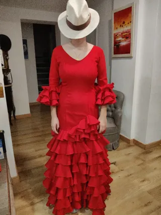 Traje de flamenca rojo con volantes