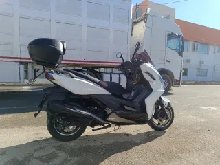 Maxiscooter Blanca Automática