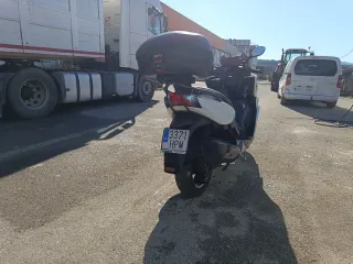 Maxiscooter Blanca Automática